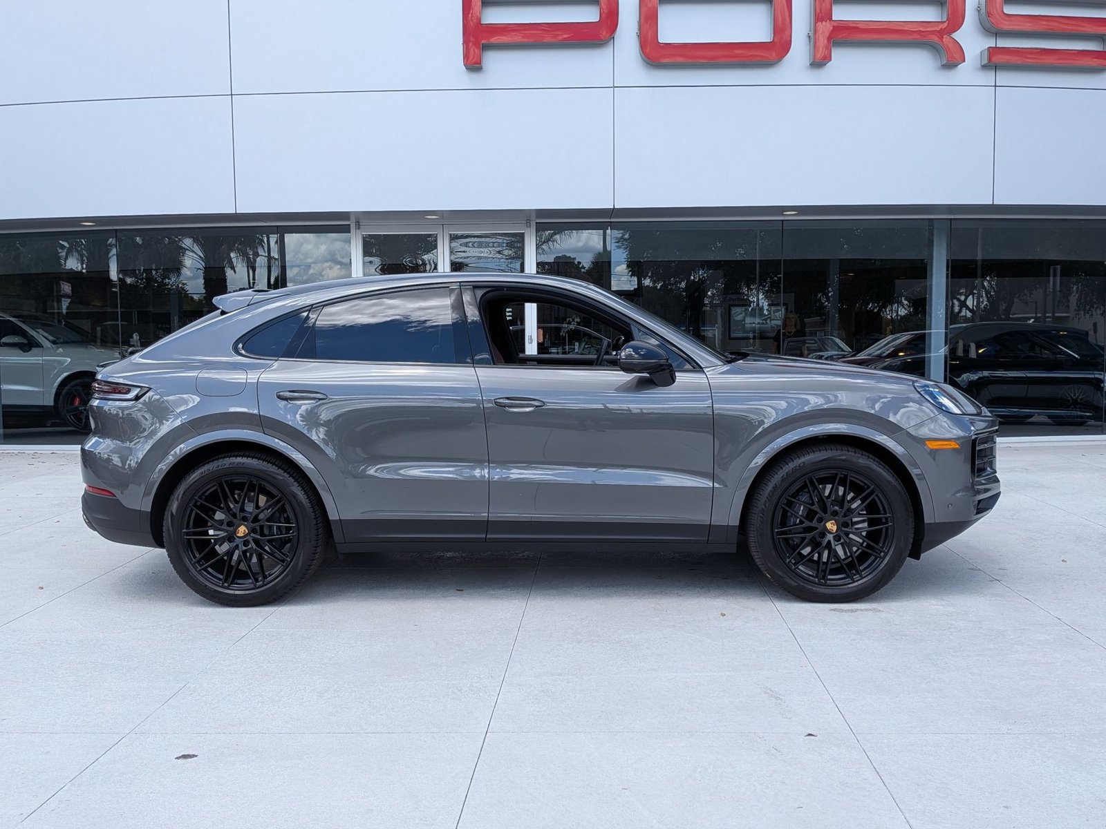 Certified 2025 Porsche Cayenne Coupe AWD/4WD image 8