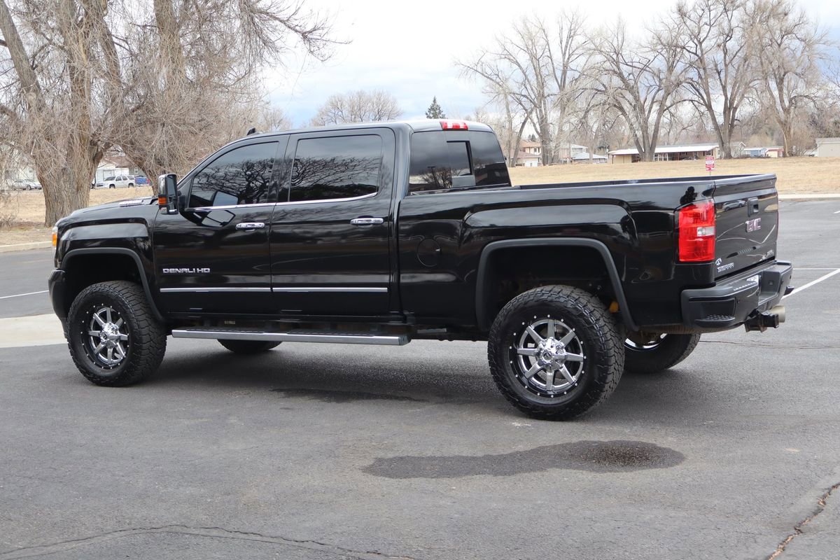 Used 2017 GMC Sierra 2500 Denali w/ Duramax Plus Package image 8