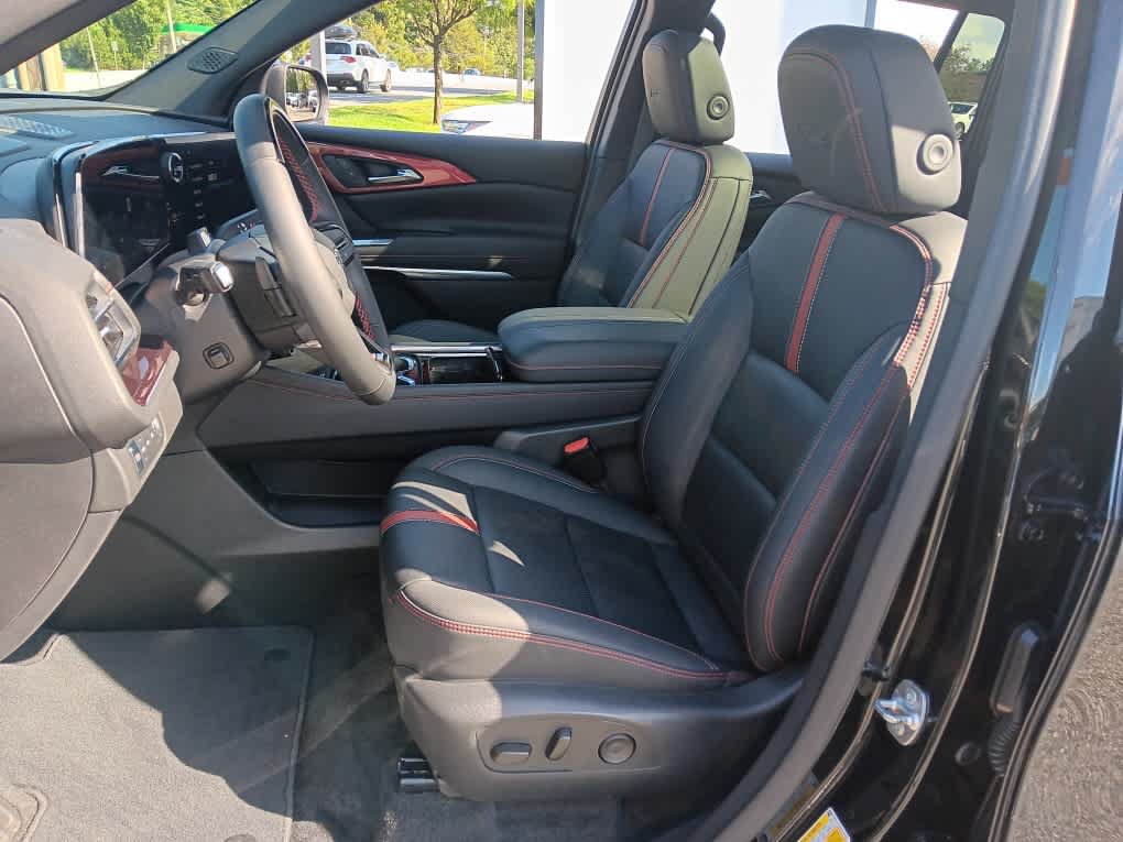 Used 2024 Chevrolet Traverse RS AWD/4WD image 11