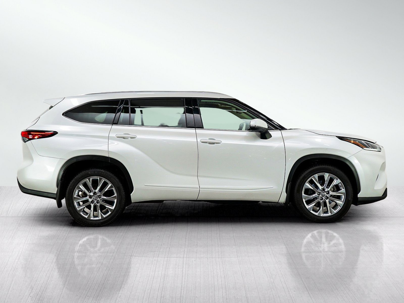 Used 2023 Toyota Highlander Limited AWD/4WD image 6