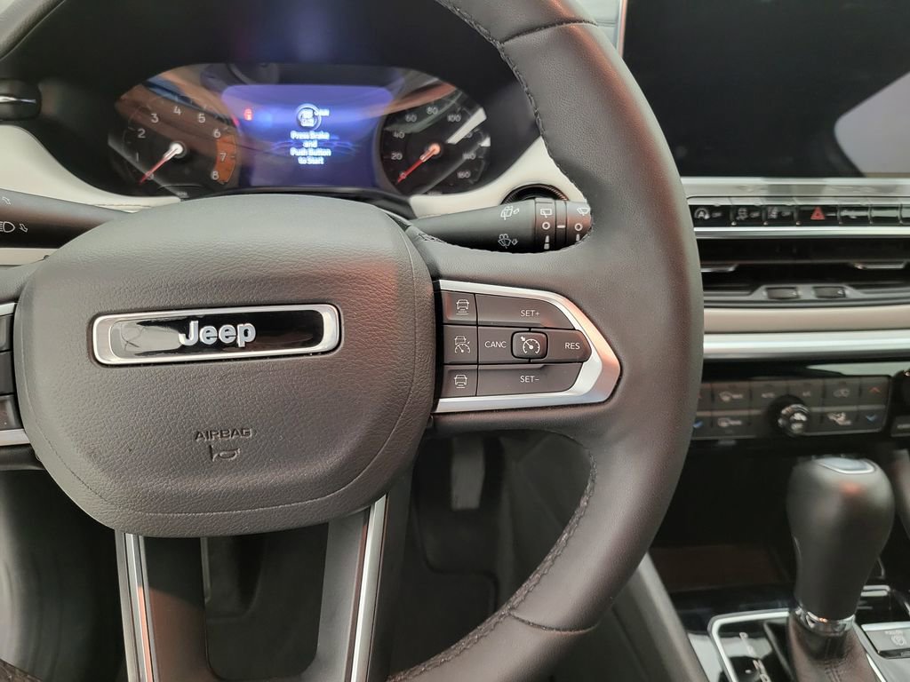 Used 2025 Jeep Compass Limited image 5