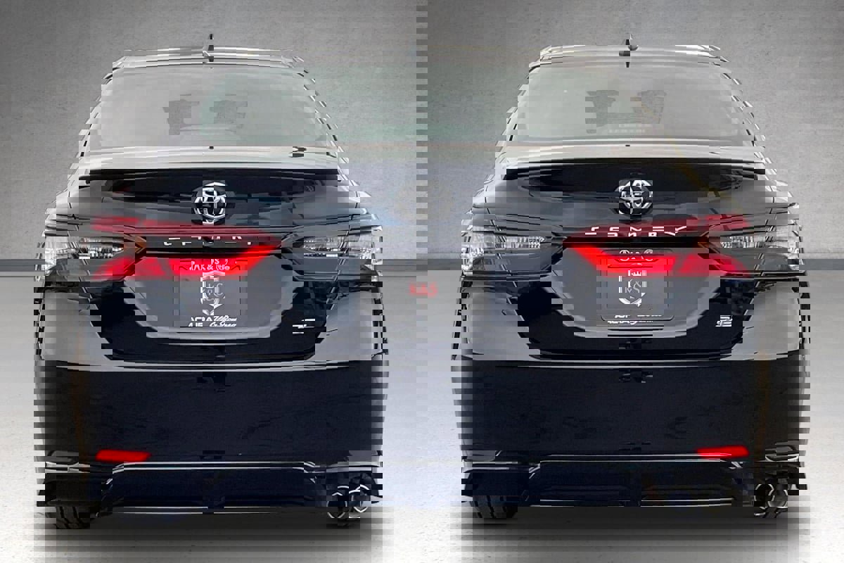 Used 2024 Toyota Camry SE image 4