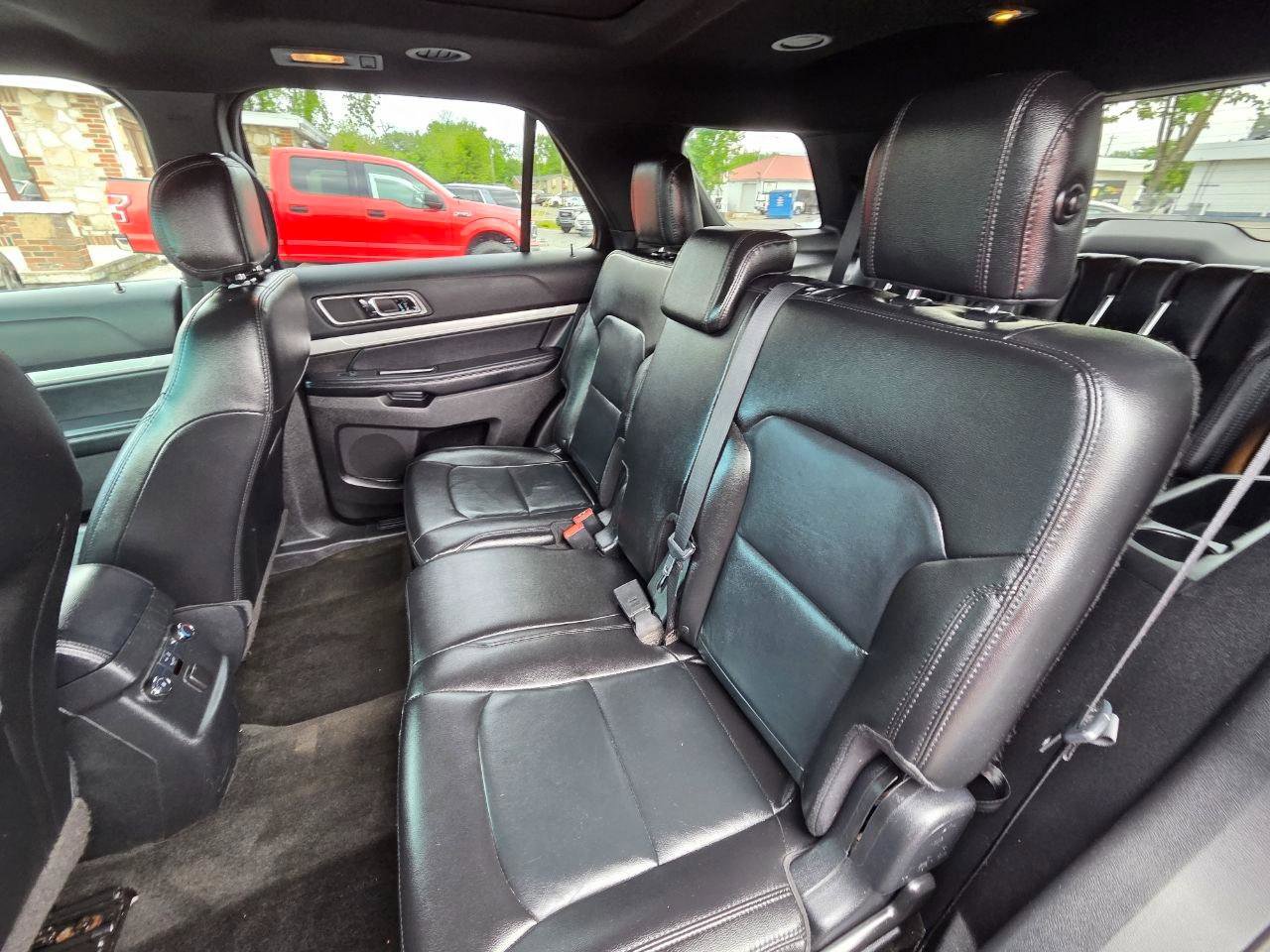 Used 2017 Ford Explorer XLT w/ Equipment Group 202A image 15