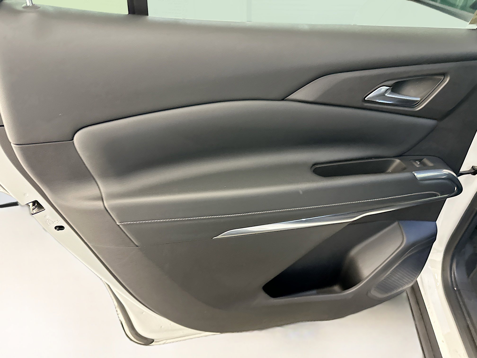 Used 2025 Chevrolet Traverse LT image 27