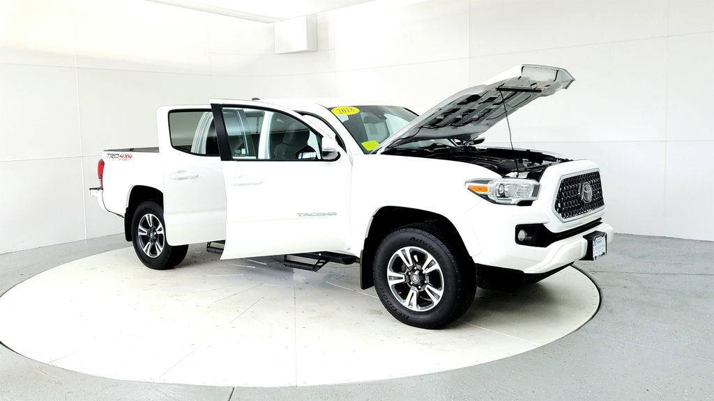 Used 2018 Toyota Tacoma TRD Sport w/ Technology Package AWD/4WD image 12