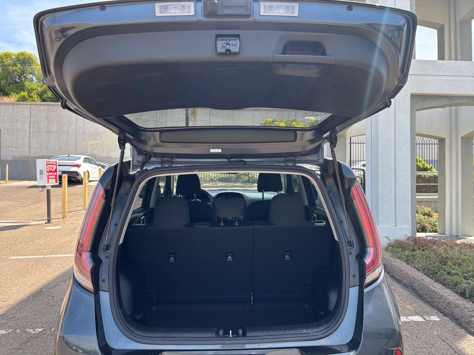 Used 2025 Kia Soul LX w/ LX Technology Package FWD image 29