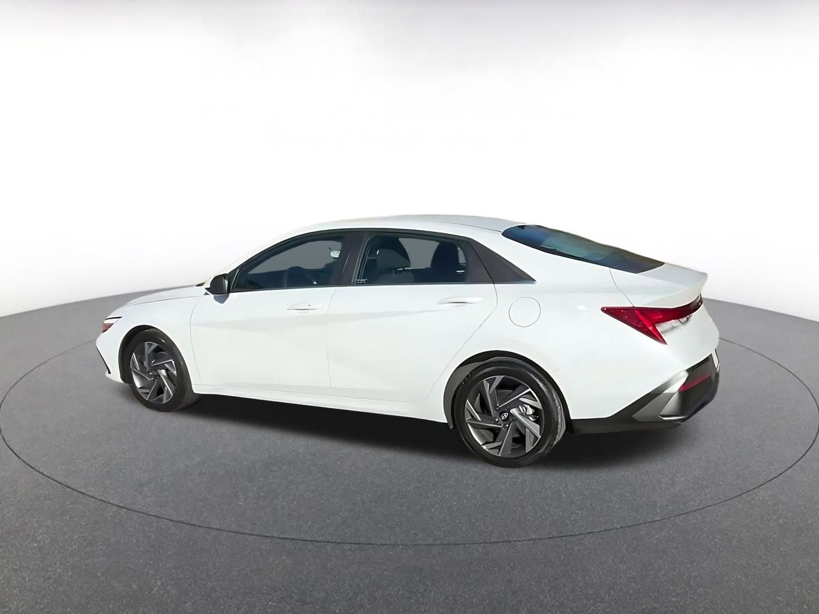 Used 2025 Hyundai Elantra SEL image 10