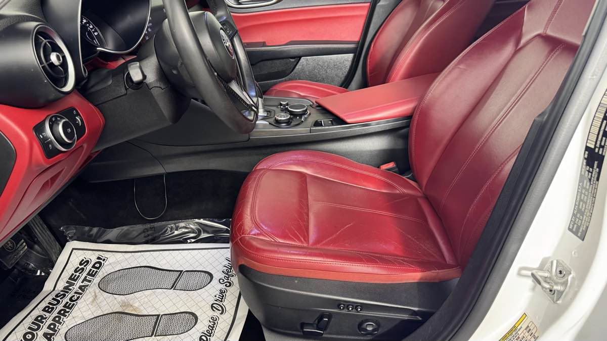Used 2019 Alfa Romeo Giulia Ti AWD/4WD image 15