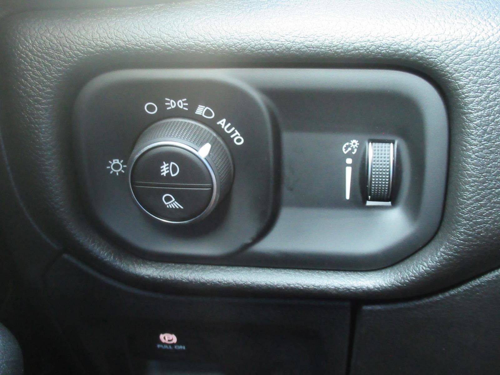 New 2026 RAM 1500 Express AWD/4WD image 23