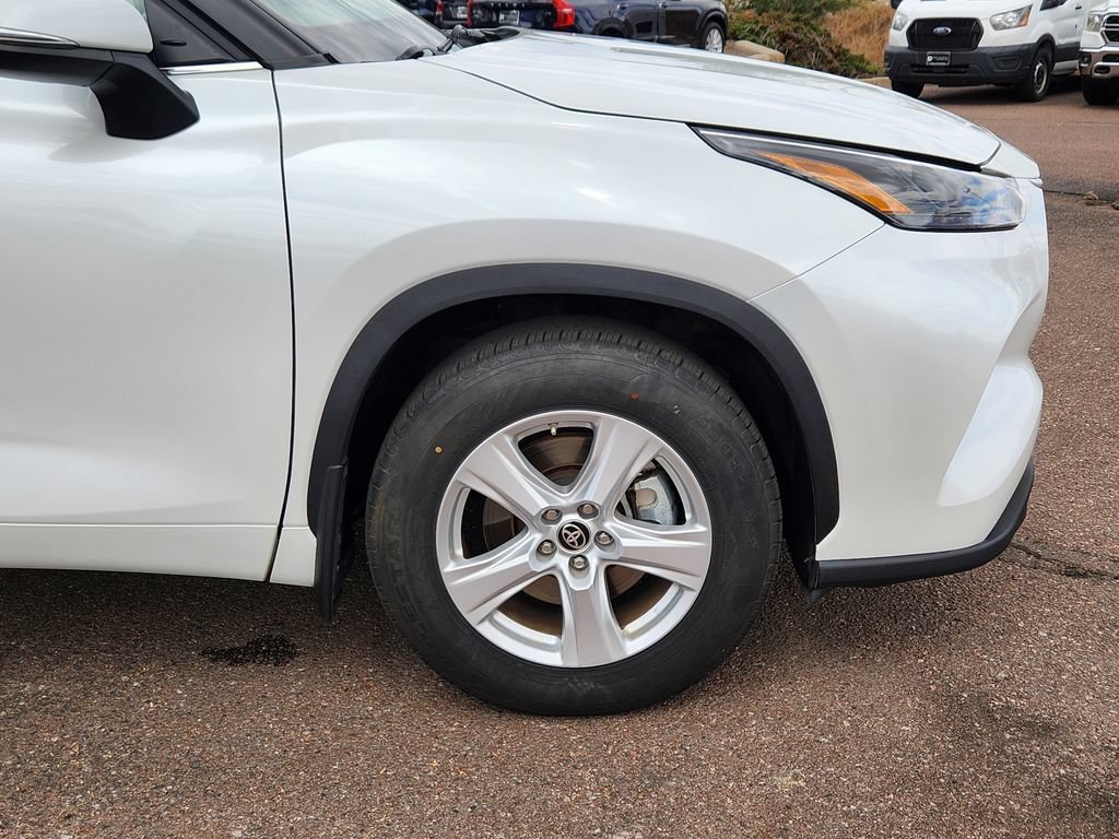 Used 2025 Toyota Highlander LE AWD/4WD image 29