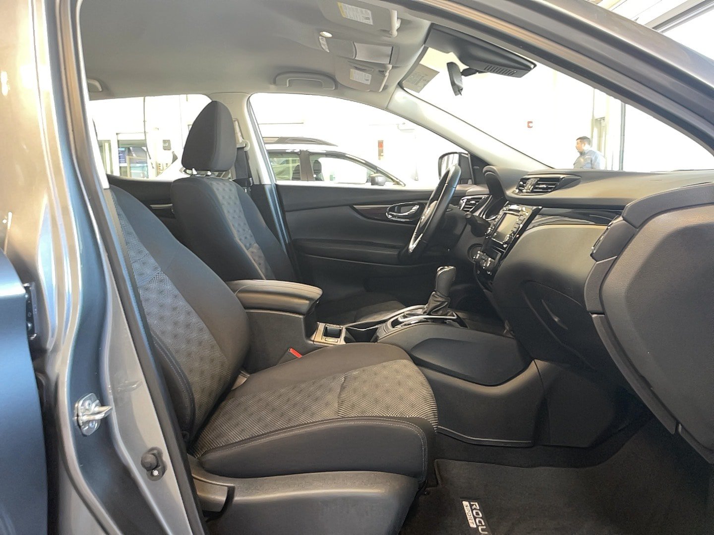 Used 2022 Nissan Rogue Sport SV AWD/4WD image 17