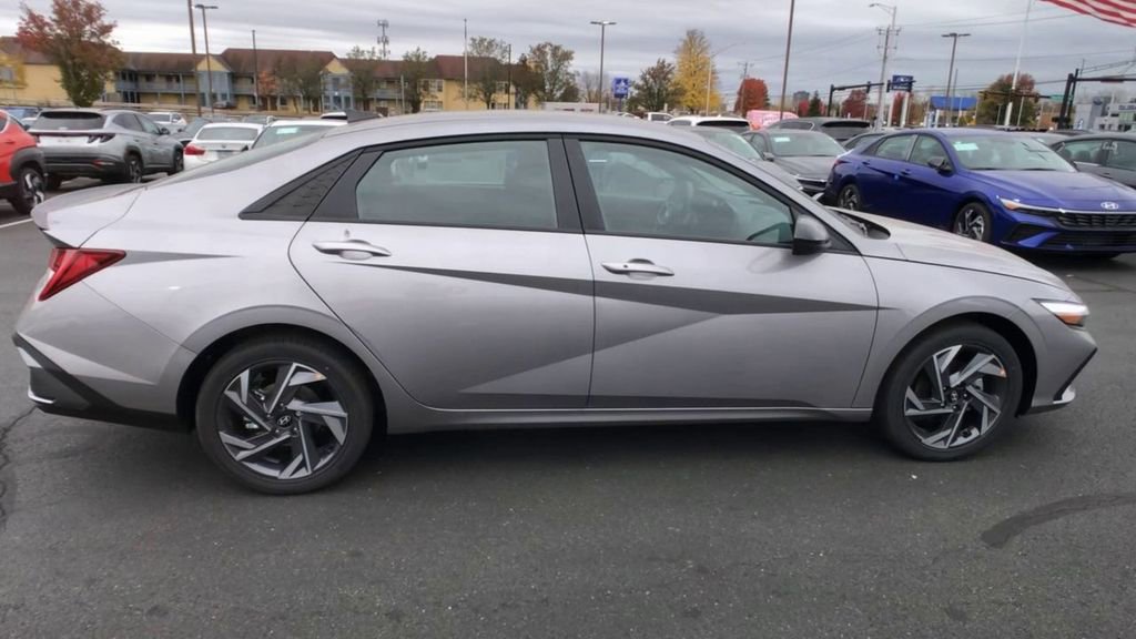 New 2026 Hyundai Elantra Blue FWD image 11