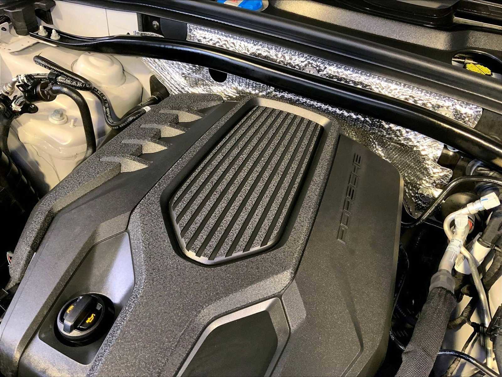 Certified 2026 Porsche Macan AWD/4WD image 33