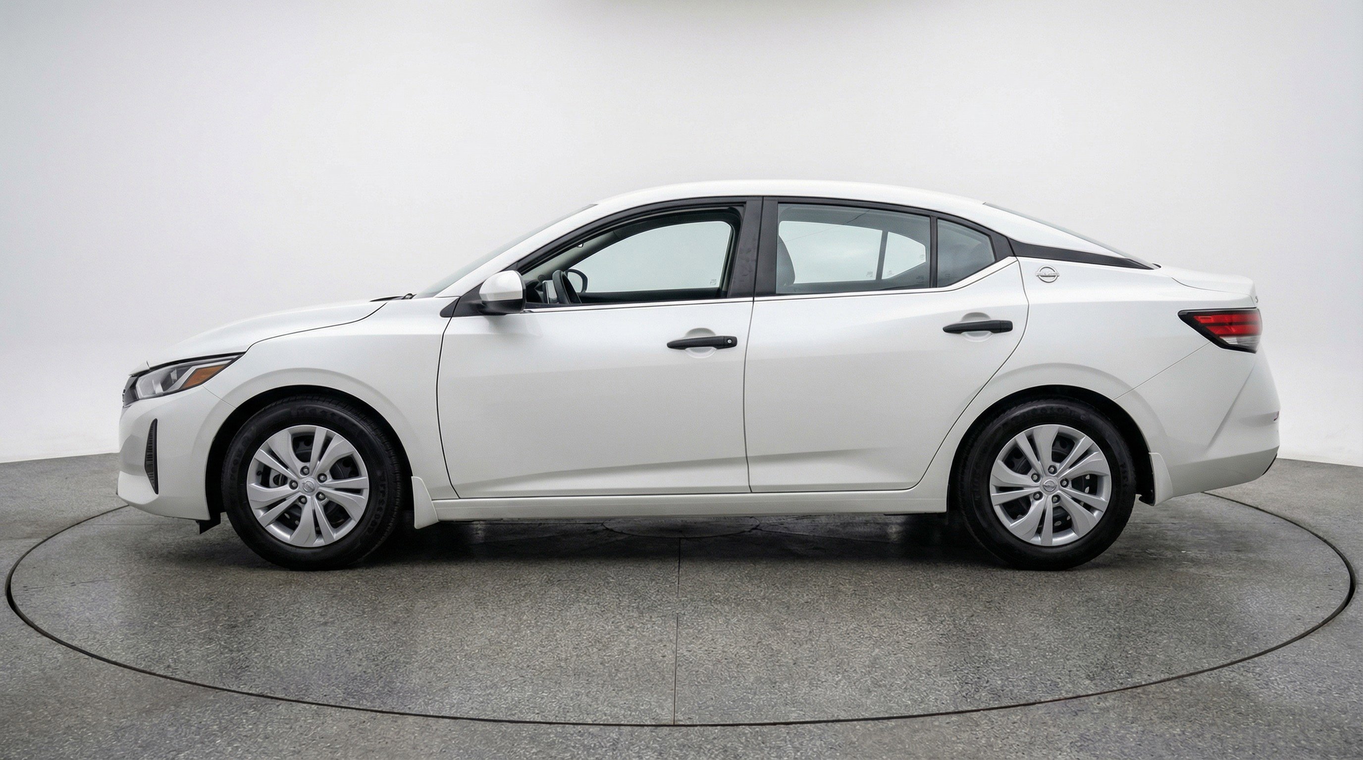 Used 2025 Nissan Sentra S image 5