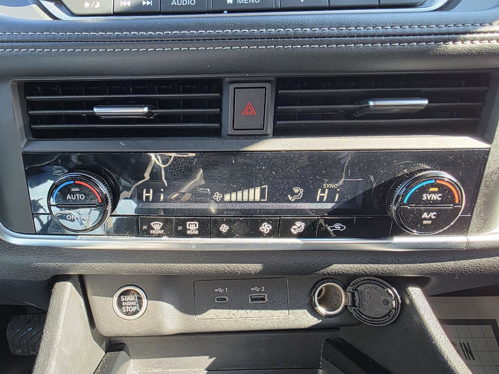 Used 2023 Nissan Rogue SV image 14