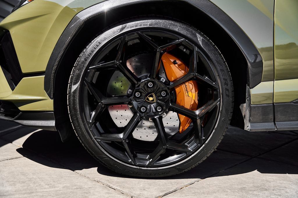 Used 2023 Lamborghini Urus Performante AWD/4WD image 3