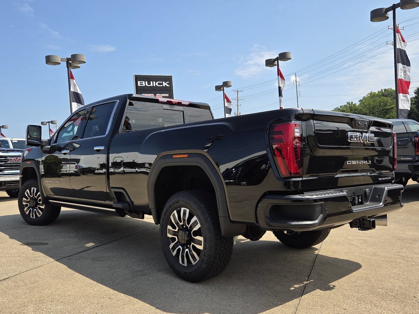 New 2026 GMC Sierra 3500 Denali Ultimate AWD/4WD image 17