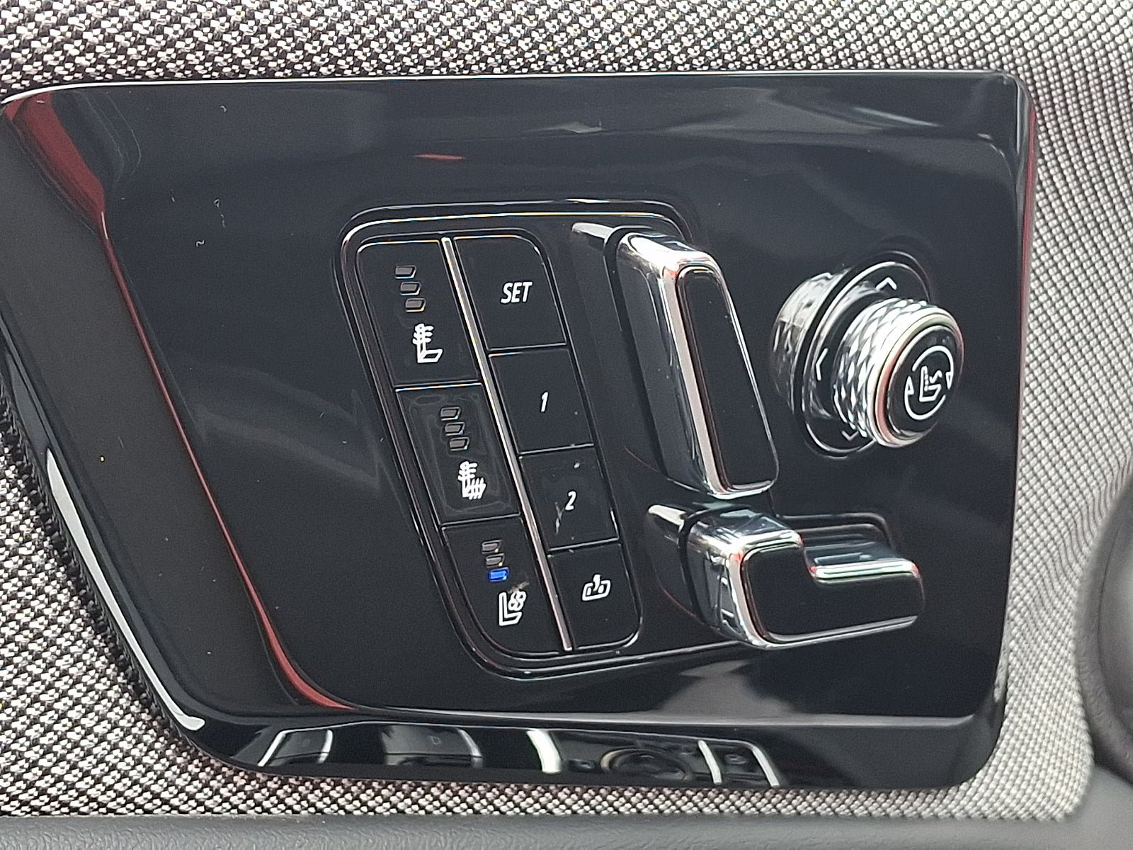Certified 2025 Cadillac Optiq Sport 2 AWD/4WD image 18