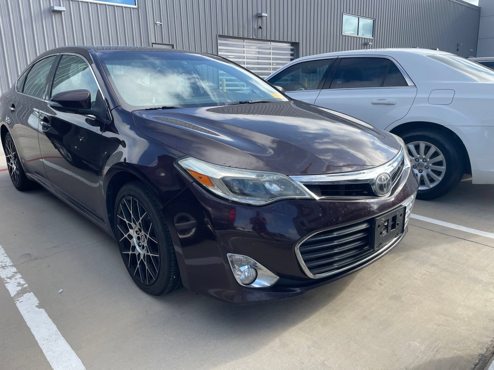 Used 2014 Toyota Avalon Limited w/ Technology Package FWD image 3