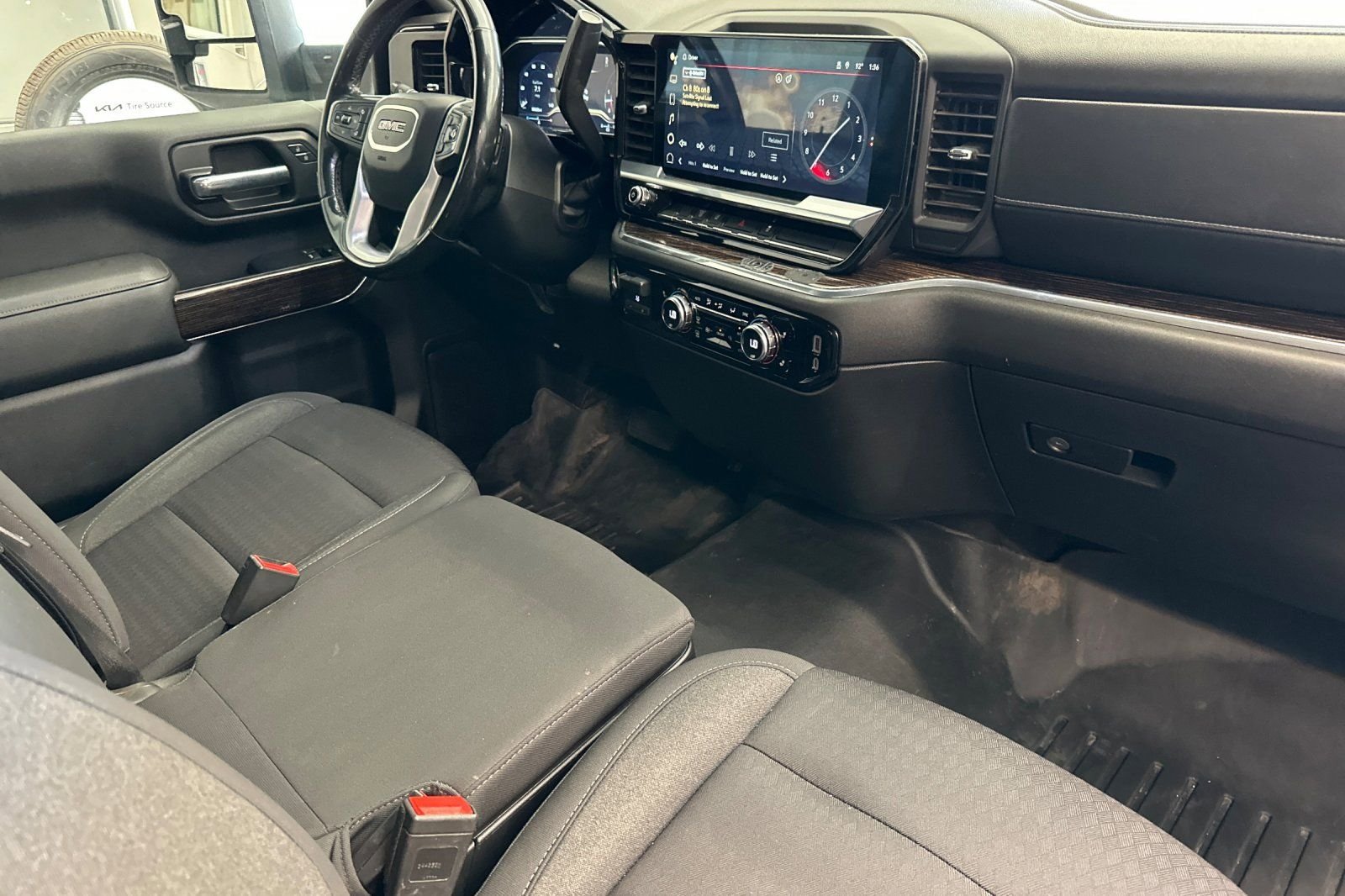 Used 2024 GMC Sierra 3500 SLE w/ SLE Convenience Package image 15