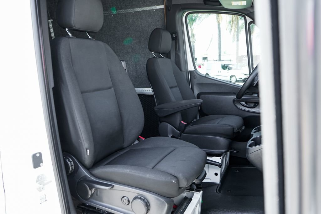 Used 2019 Mercedes-Benz Sprinter 170 Cargo image 33