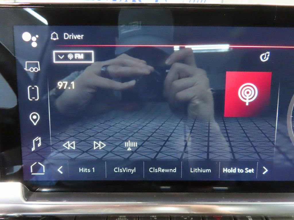 Used 2025 GMC Sierra 2500 SLE image 15