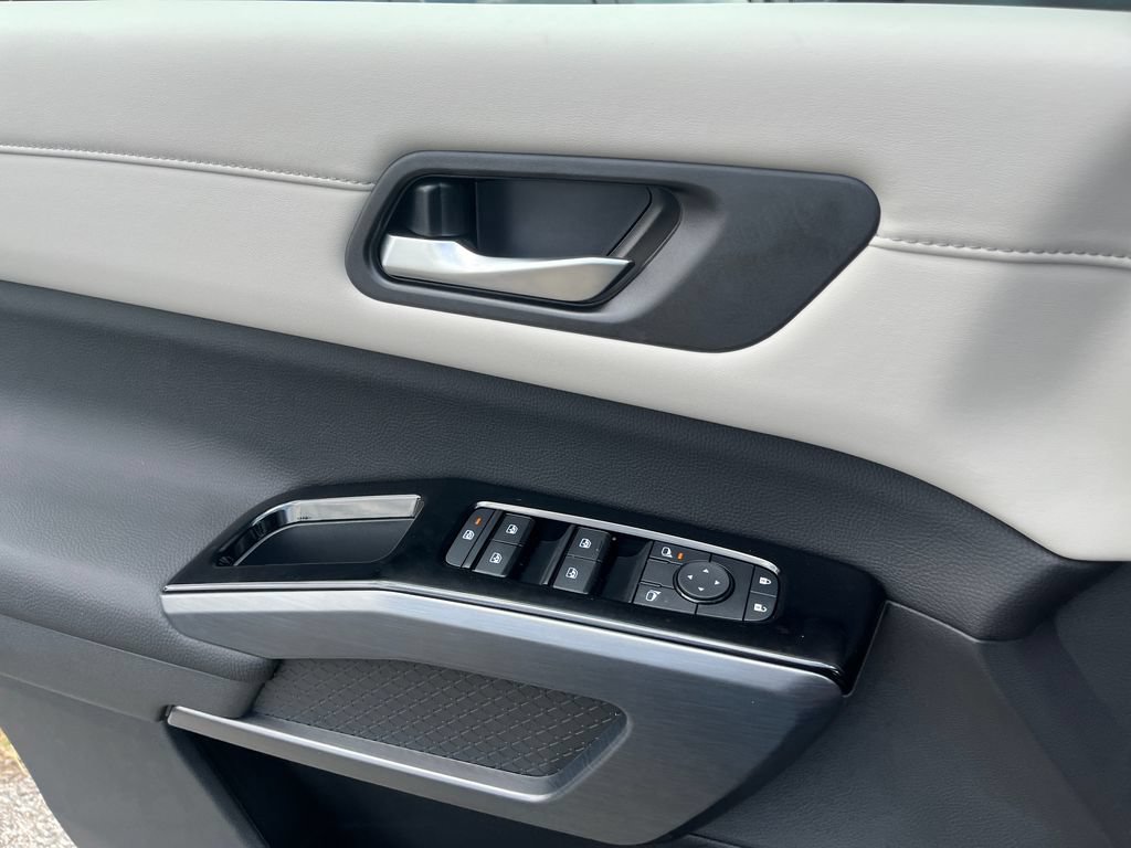 New 2026 Nissan Pathfinder SL FWD image 12