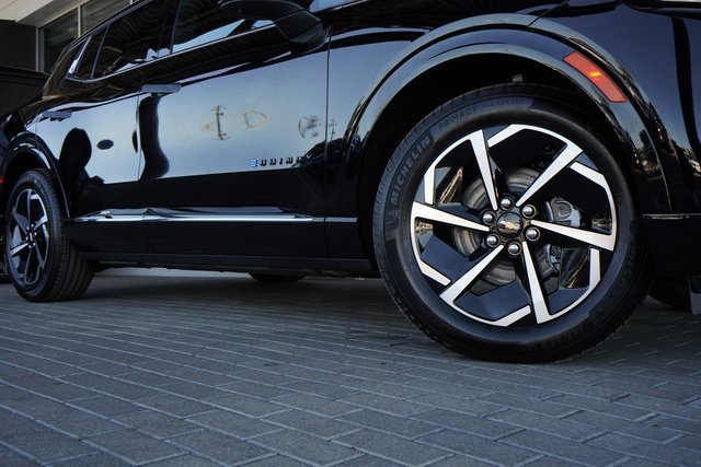 New 2025 Chevrolet Equinox EV LT image 10