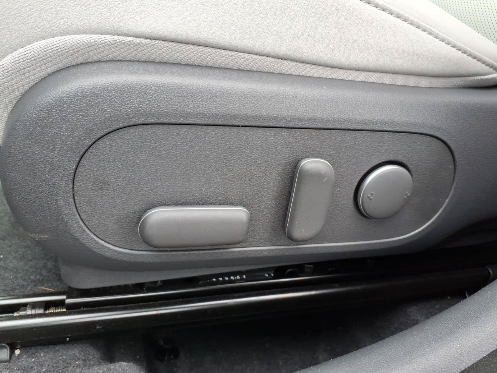 Certified 2026 Hyundai Kona SEL Premium FWD image 20