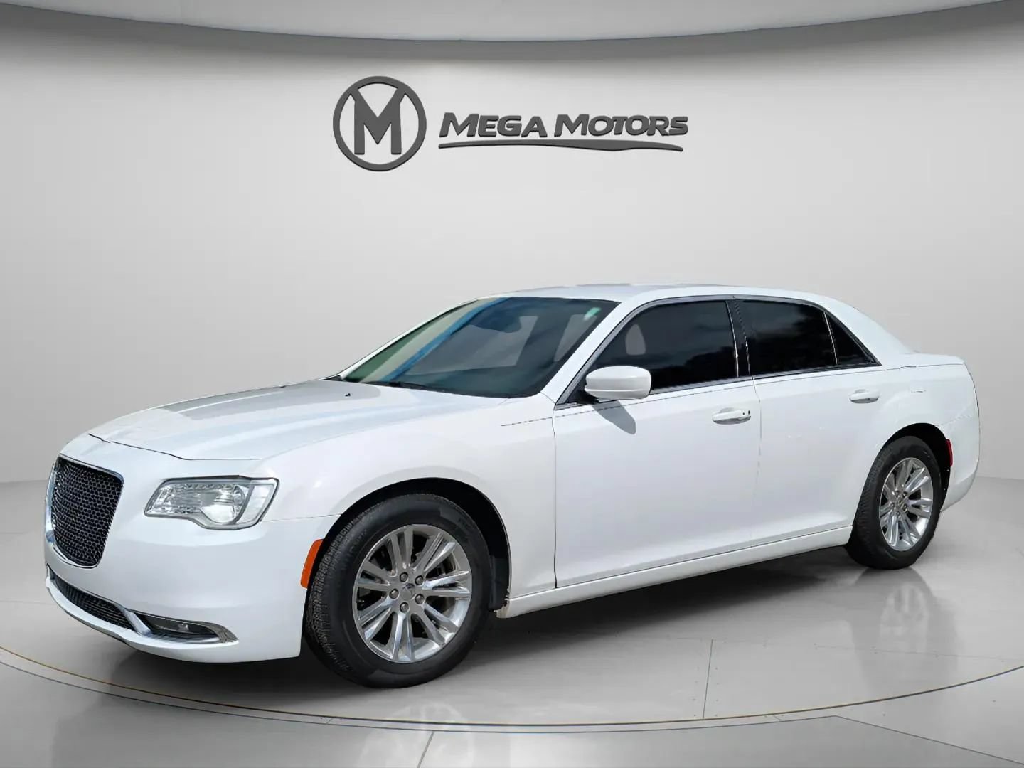 Used 2021 Chrysler 300 Touring w/ Driver Convenience Group RWD image 2