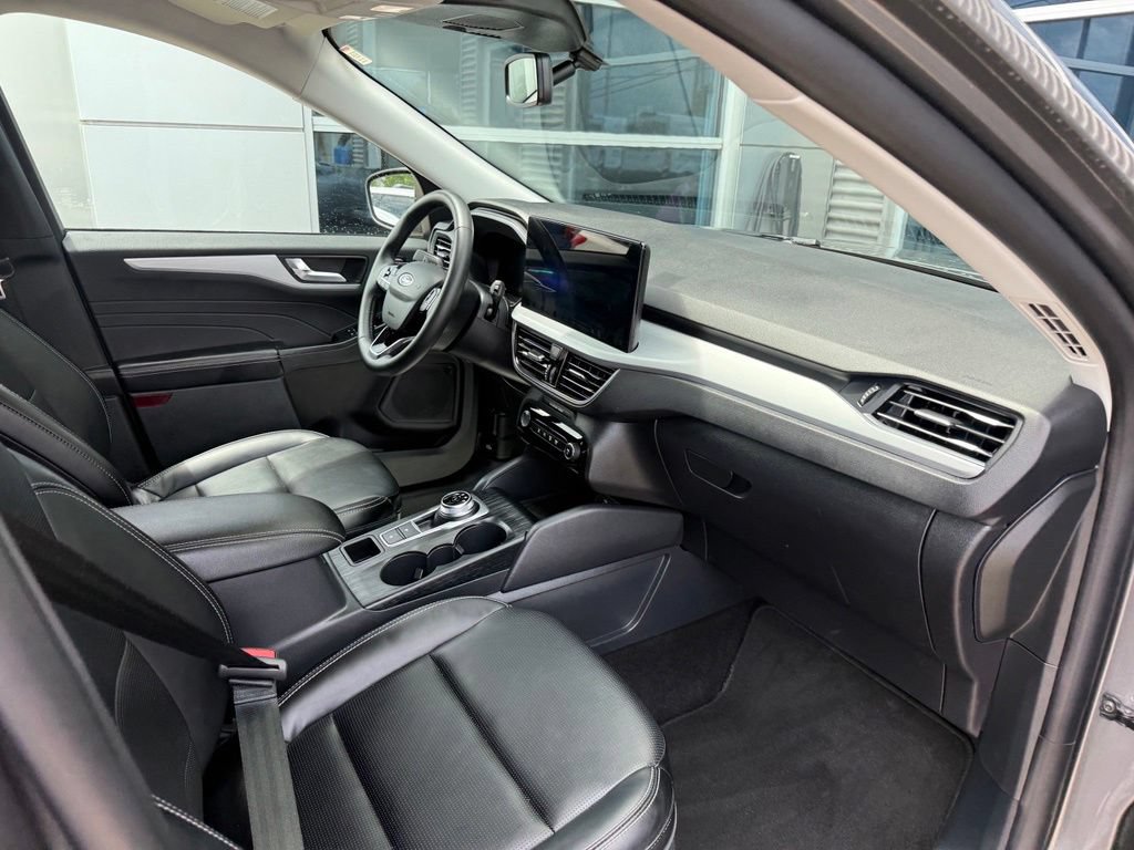 Used 2025 Ford Escape Platinum AWD/4WD image 19