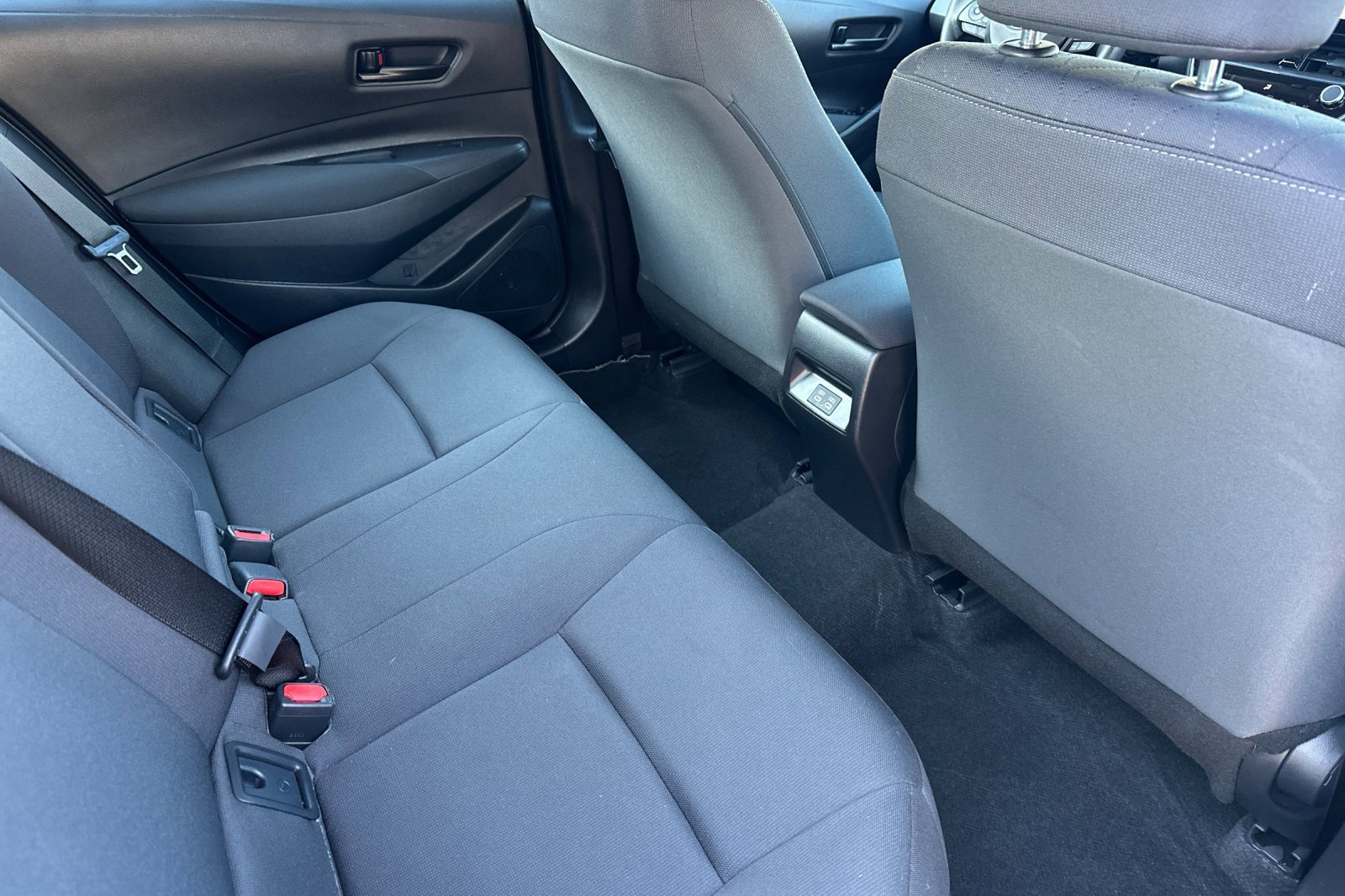 Used 2025 Toyota Corolla LE image 17