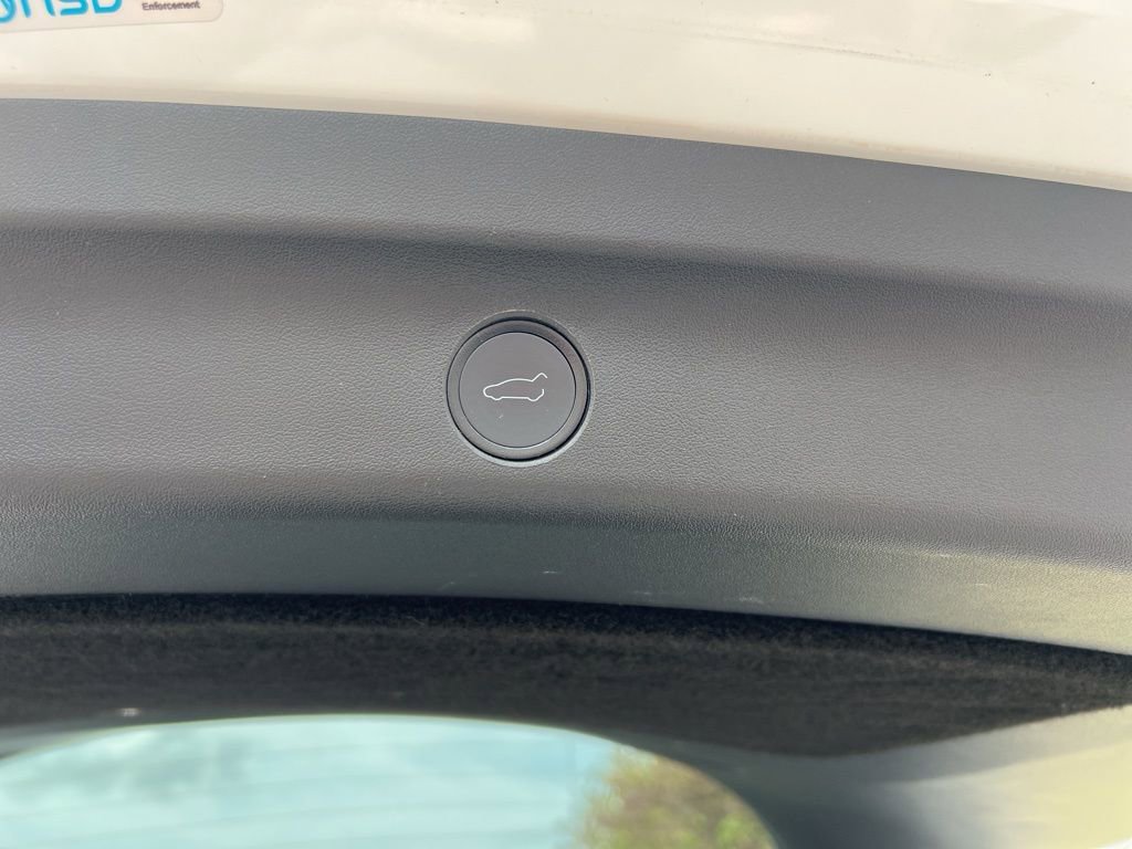 Used 2020 Tesla Model Y Long Range image 15