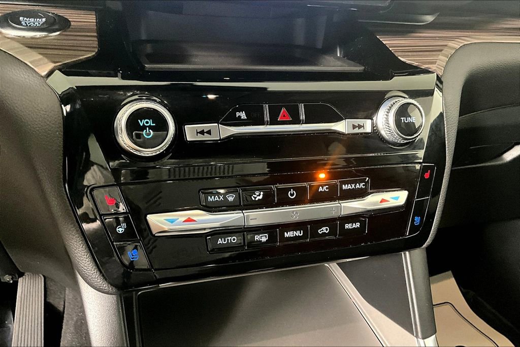 Used 2024 Ford Explorer Limited image 32