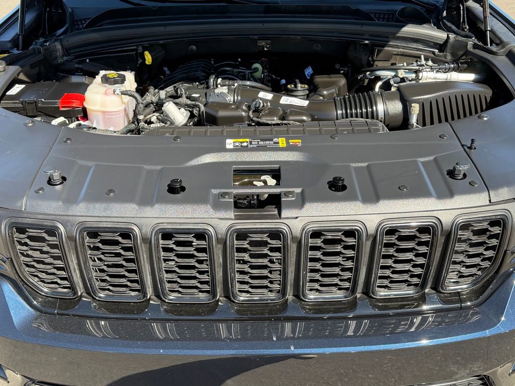 Certified 2024 Jeep Grand Cherokee Limited w/ Black Appearance Package image 26