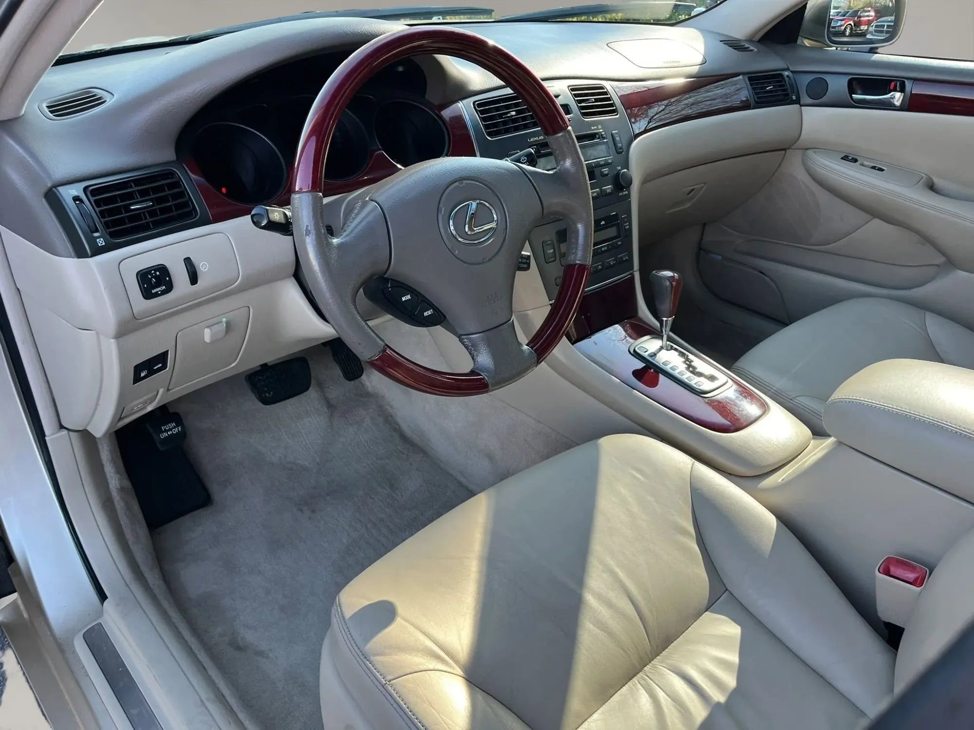 Used 2004 Lexus ES 330 image 10