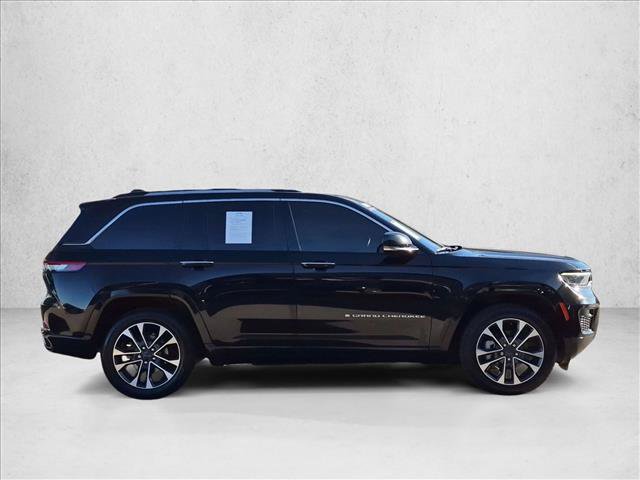 Used 2022 Jeep Grand Cherokee Overland w/ Luxury Tech Group IV AWD/4WD image 4