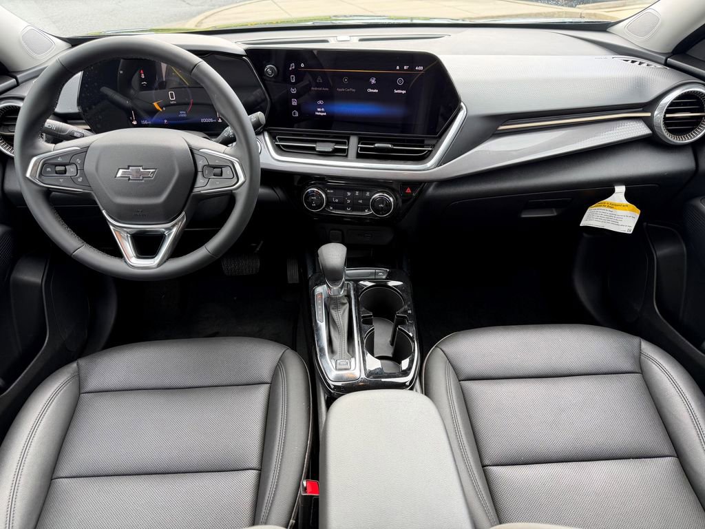 Used 2024 Chevrolet Trax ACTIV w/ Sunroof Package FWD image 2