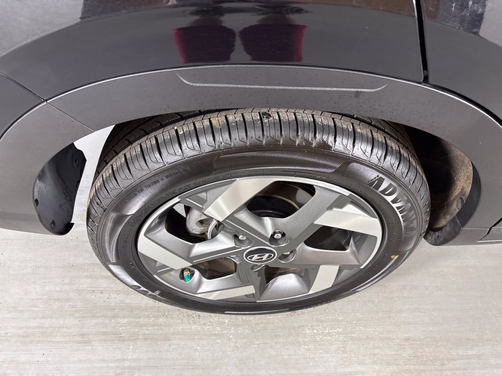 Used 2025 Hyundai Venue SEL FWD image 10