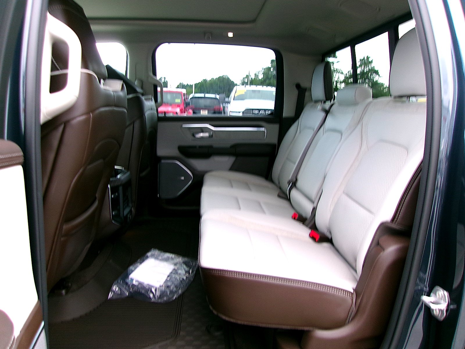 New 2026 RAM 1500 Laramie AWD/4WD image 22