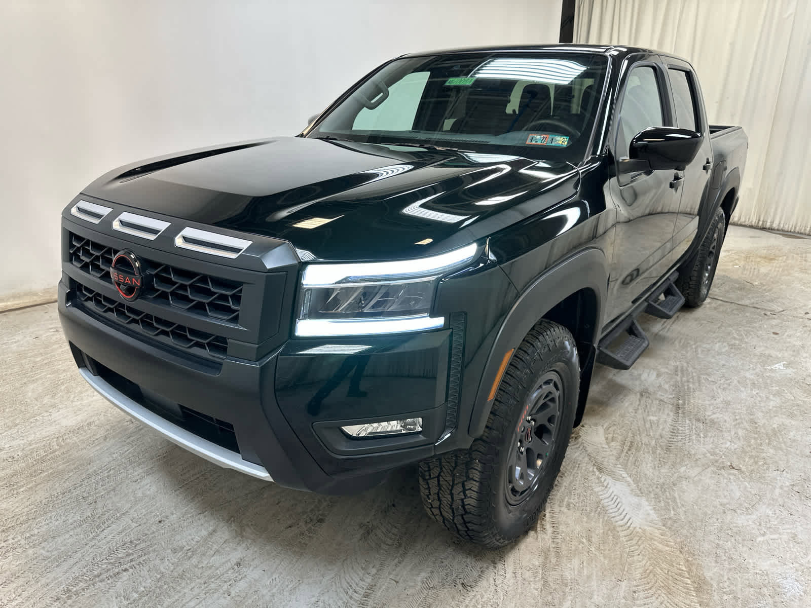 Certified 2025 Nissan Frontier PRO-4X w/ Pro Convenience Package image 8