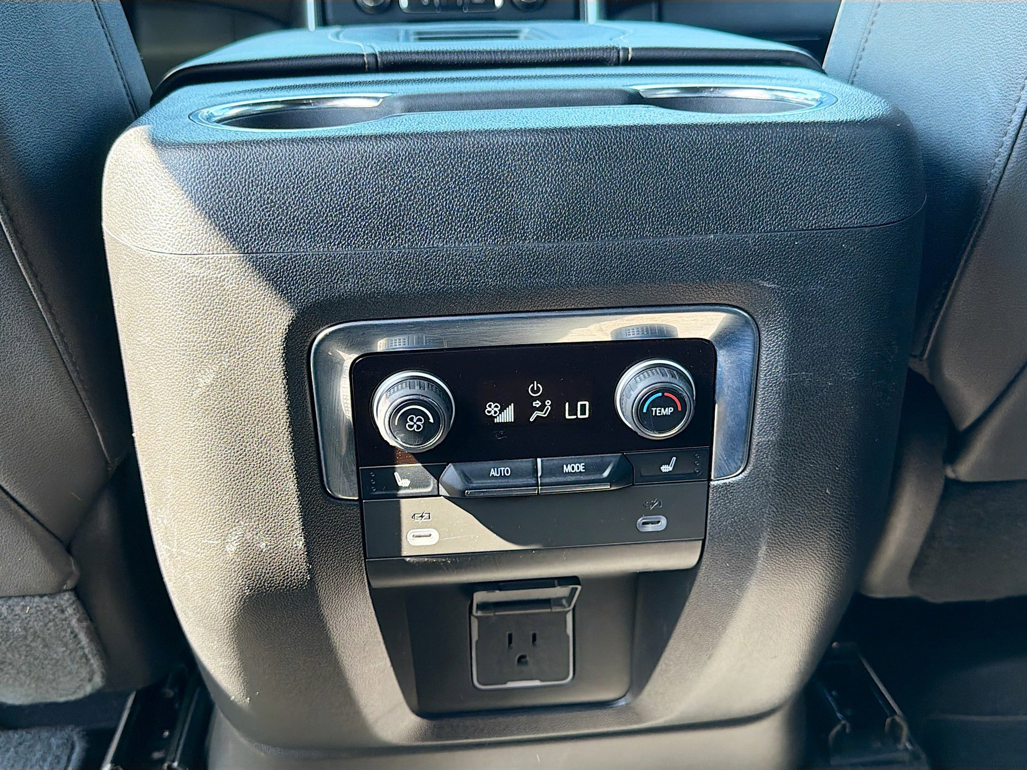 Used 2023 Chevrolet Suburban Premier image 20