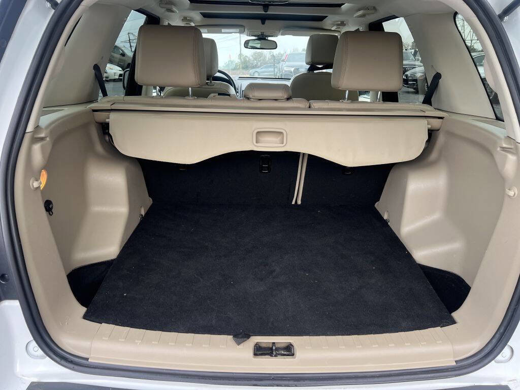 Used 2011 Land Rover LR2 HSE LUX image 12