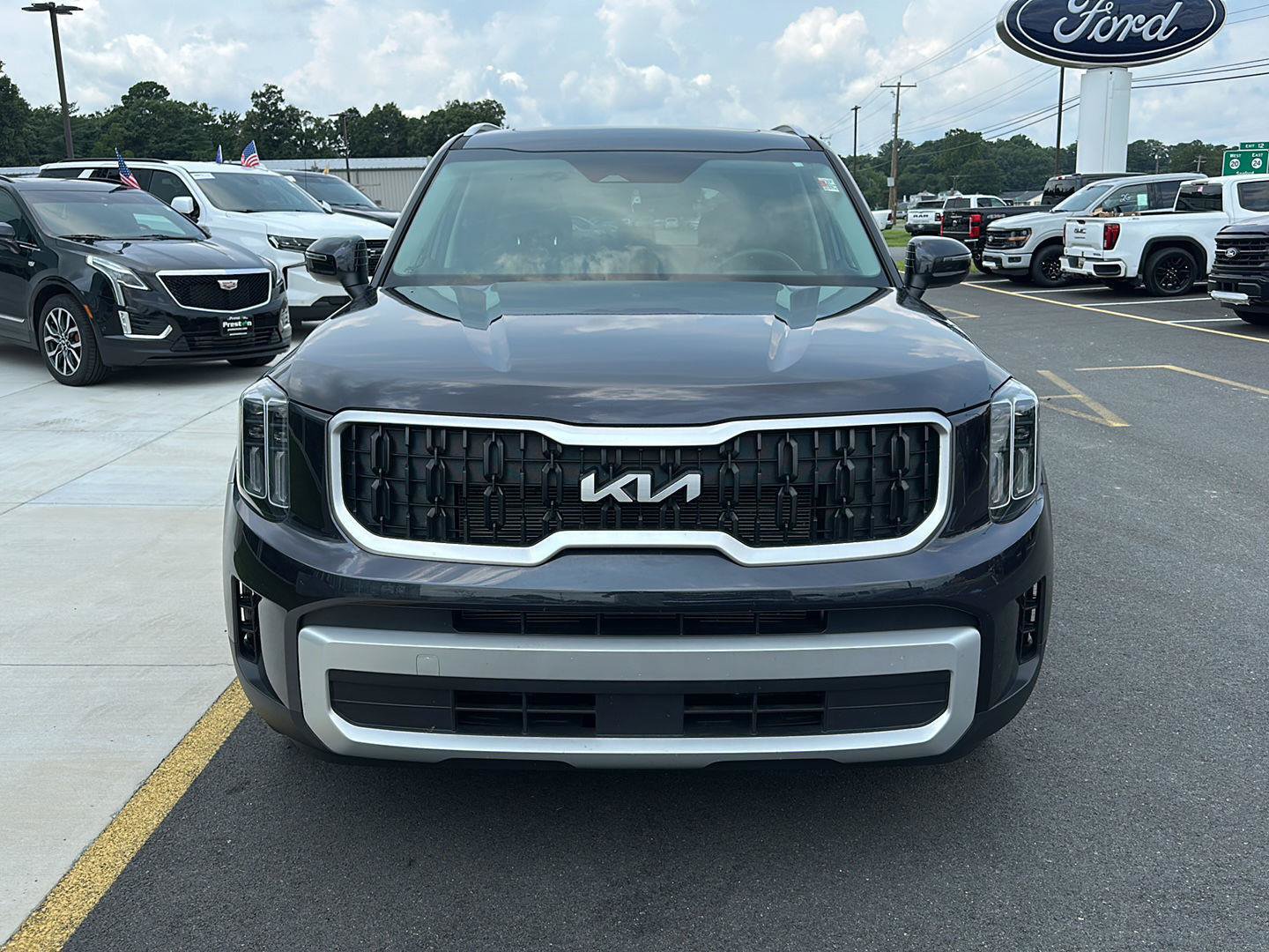 Used 2025 Kia Telluride EX FWD image 2