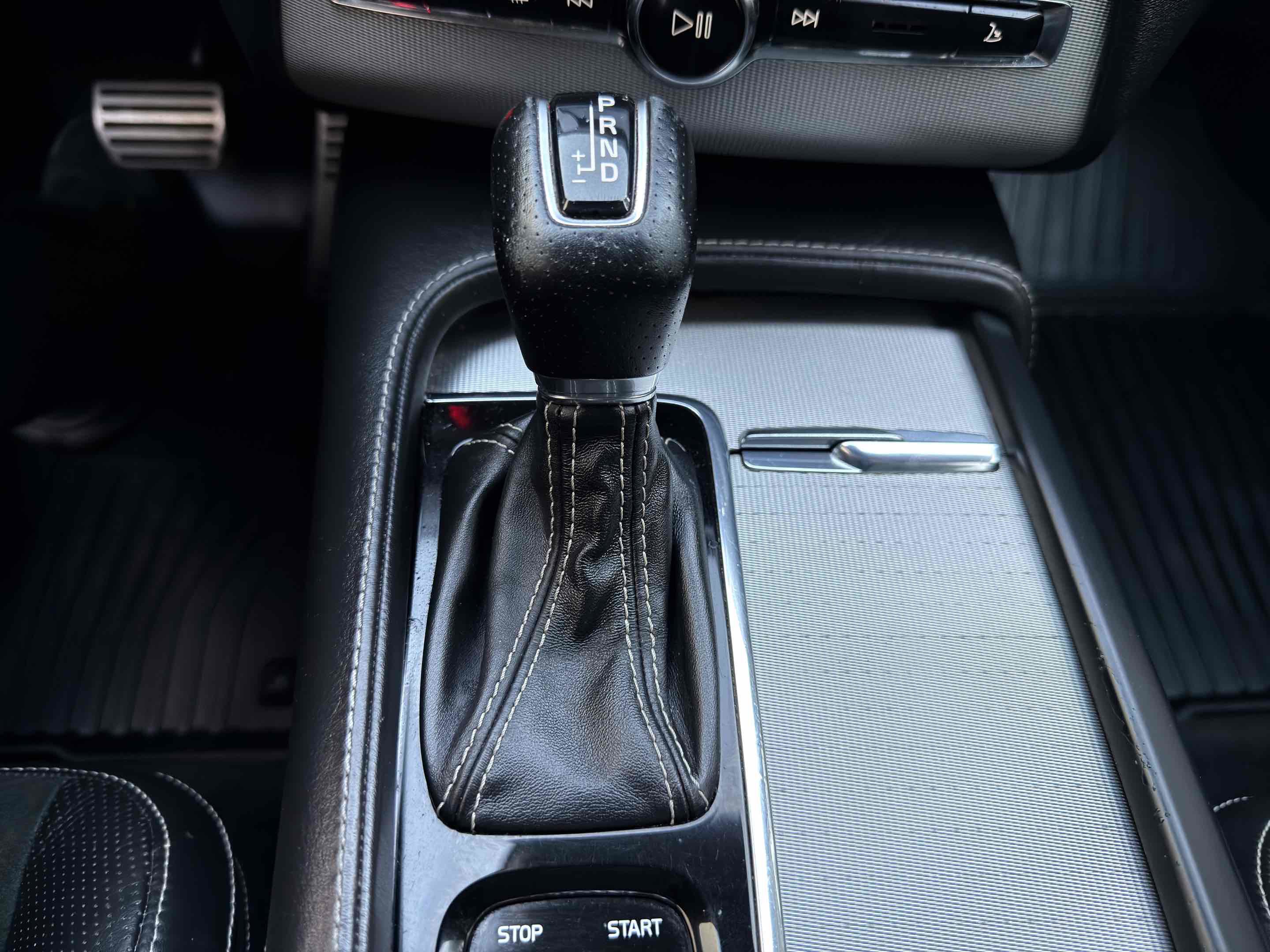 Used 2016 Volvo XC90 T6 R-Design w/ Vision Package image 70