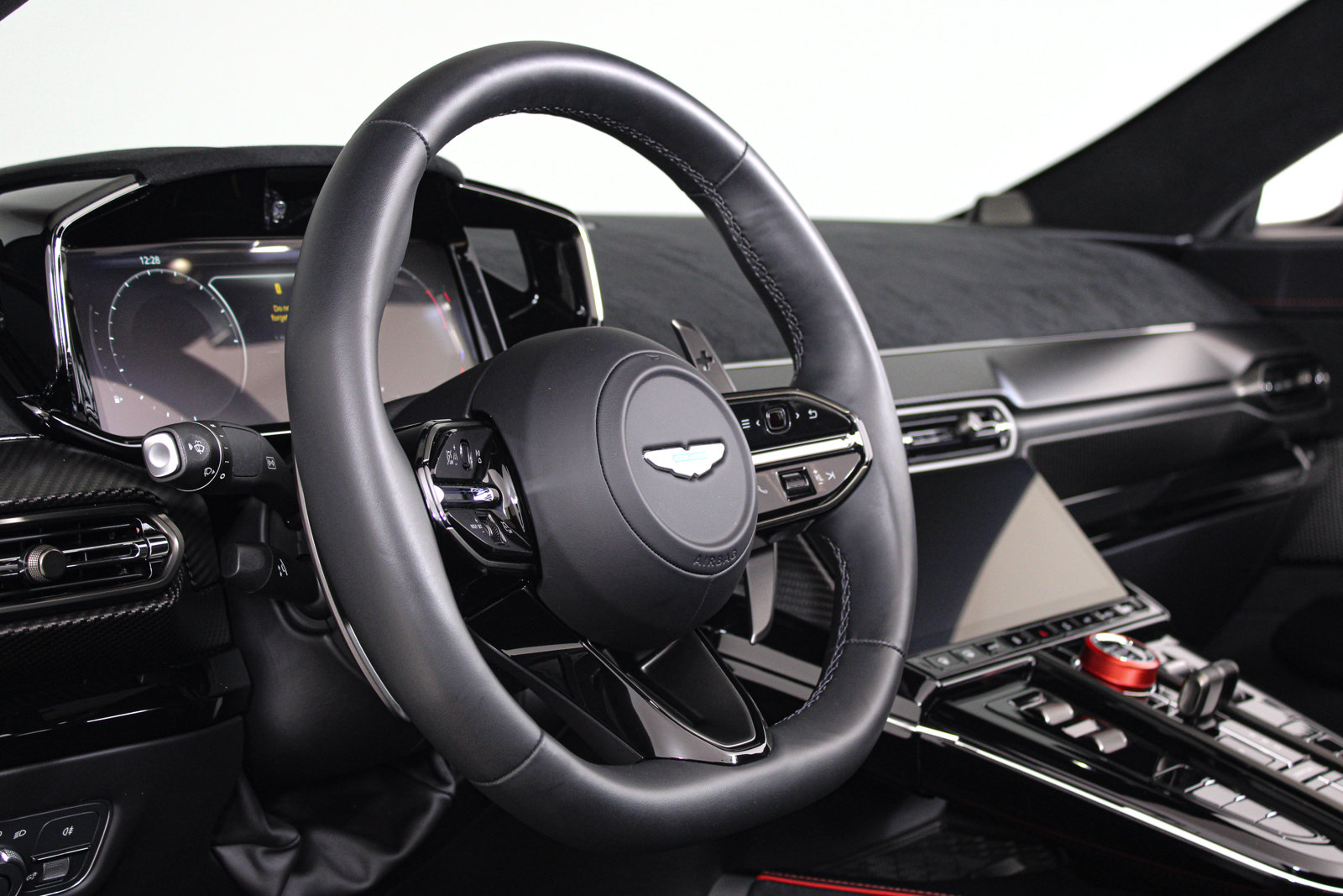 Used 2026 Aston Martin V8 Vantage S RWD image 43