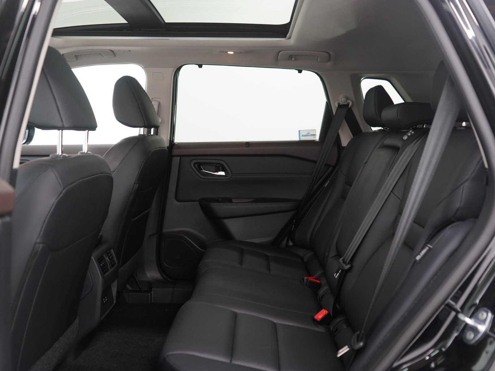 Used 2023 Nissan Rogue SV w/ SV Premium B Package image 21