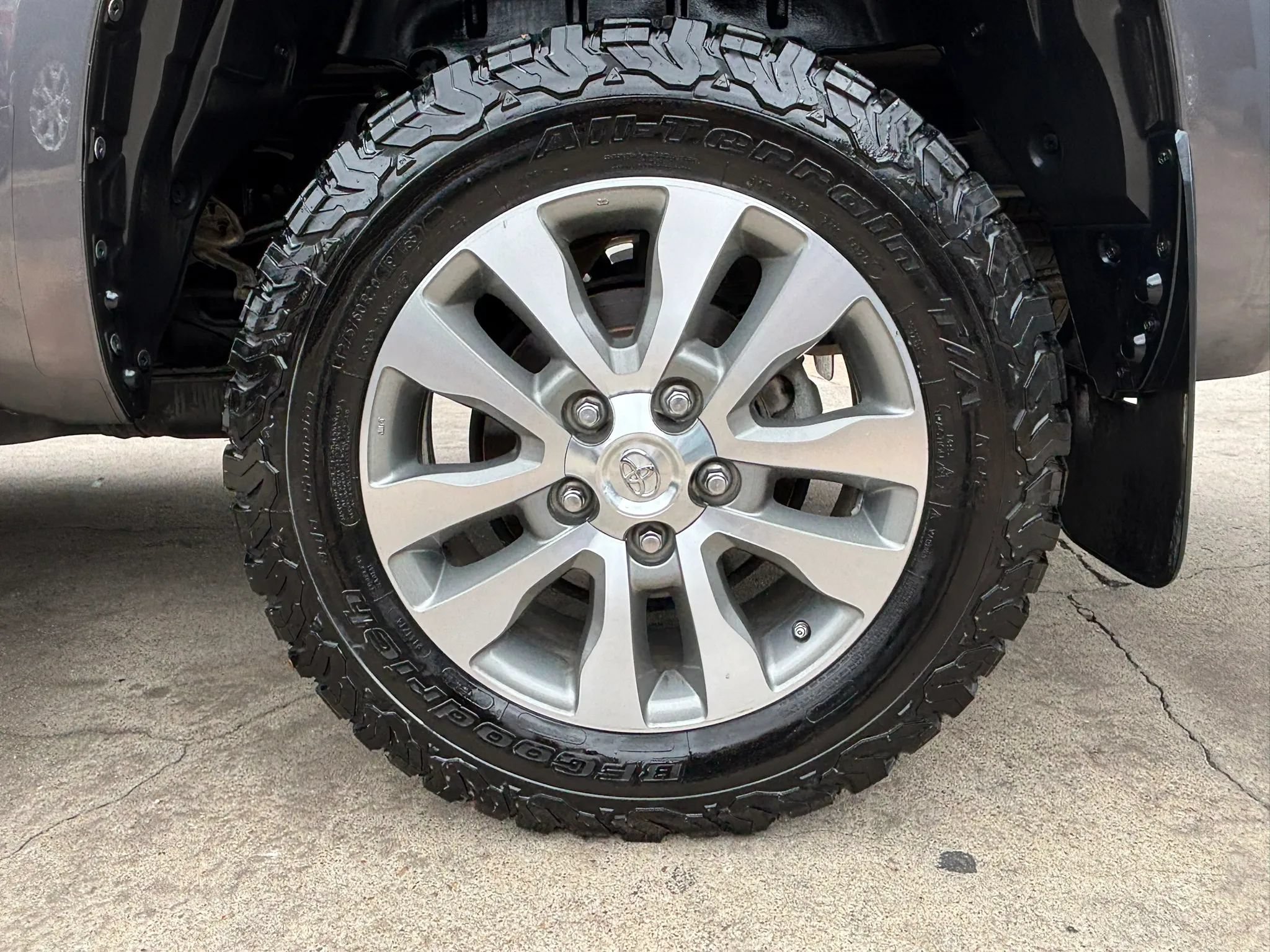 Used 2017 Toyota Tundra Limited w/ Limited Premium Package AWD/4WD image 31