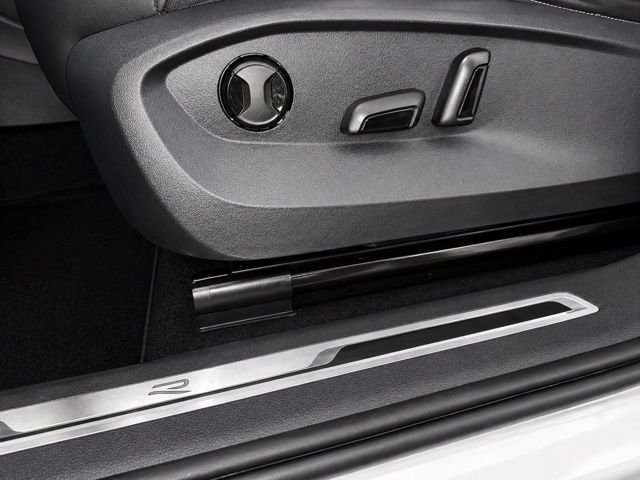 Used 2023 Volkswagen Tiguan SE R-Line AWD/4WD image 16