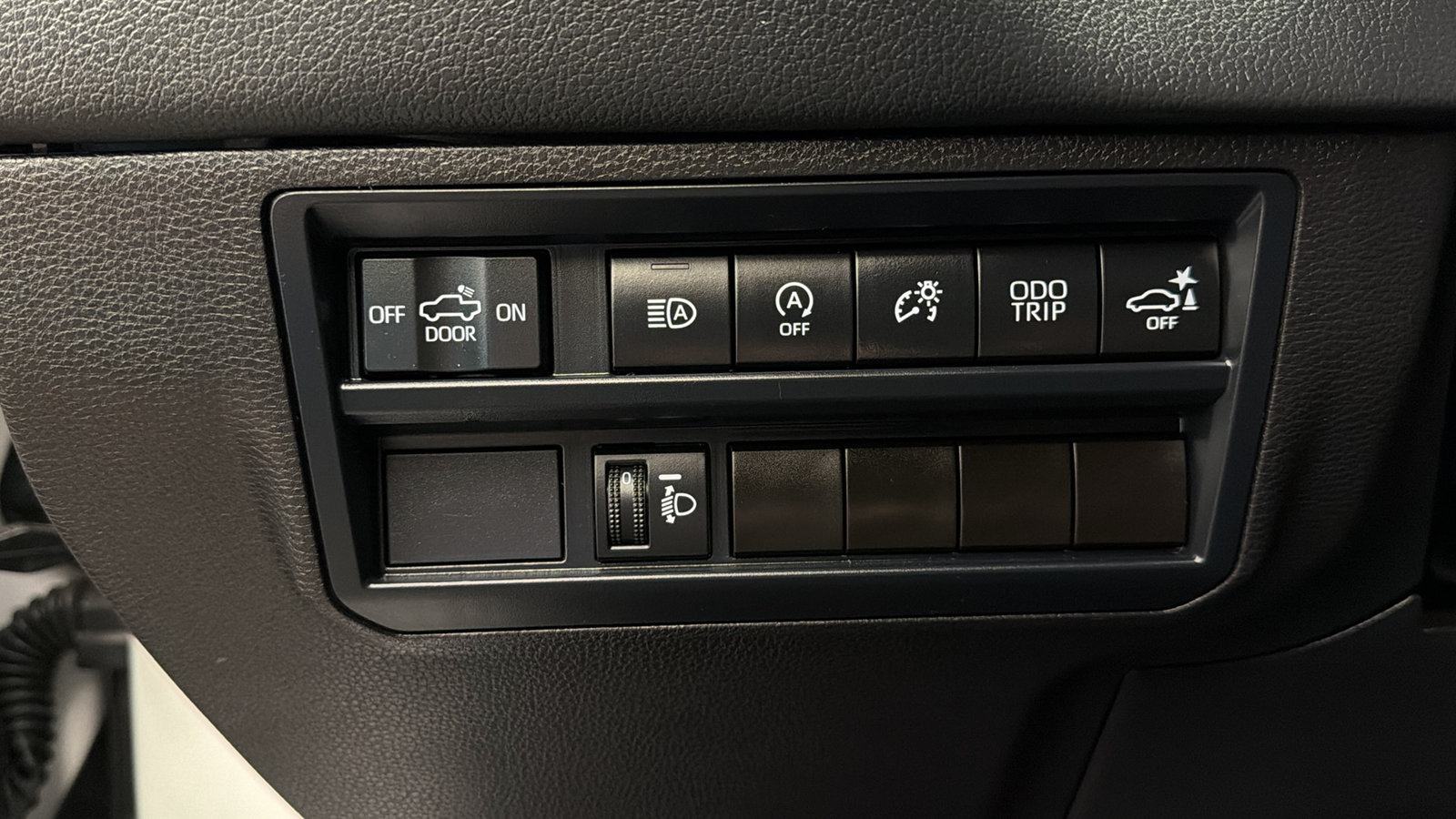 Used 2026 Toyota Tundra Limited AWD/4WD image 29